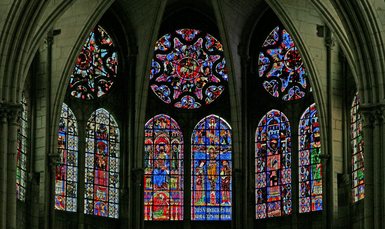 Fenêtre w100 représentant une vue des fenêtres du triforium à l