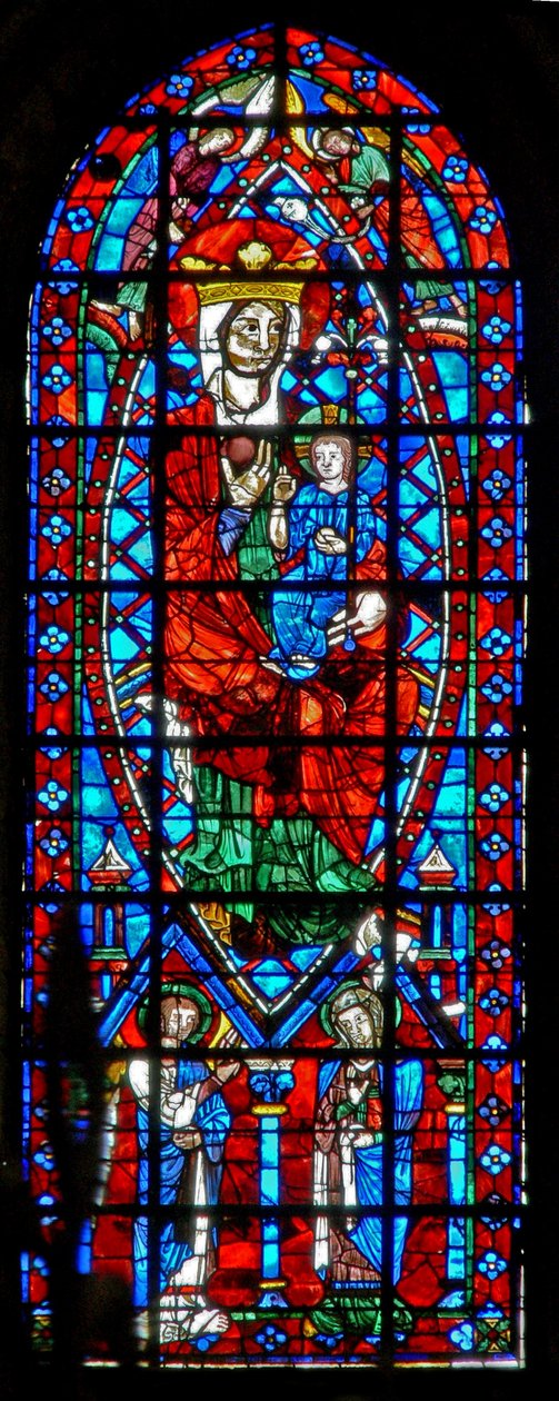 Fenêtre w100 représentant la Vierge et l
