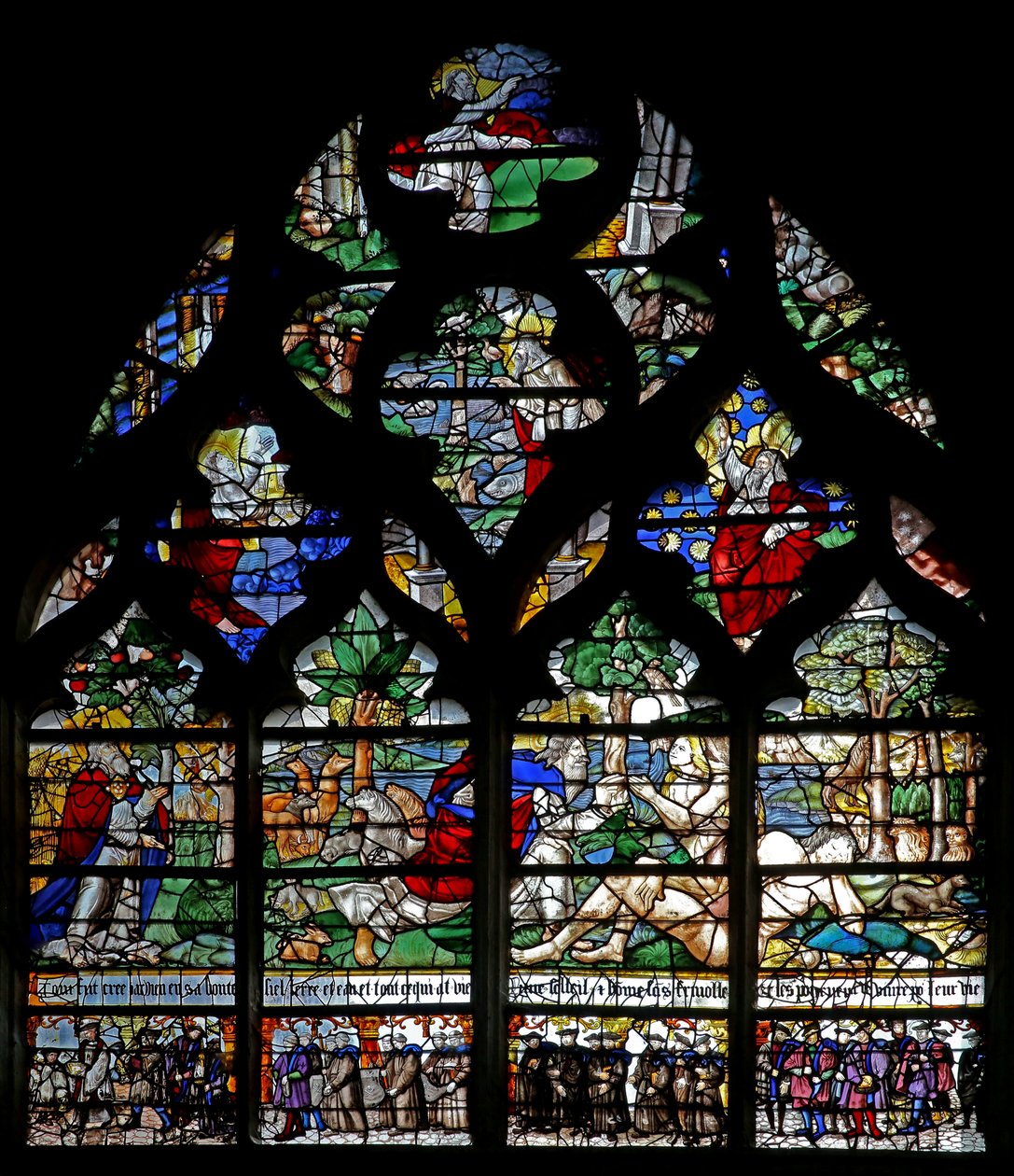 Fenêtre w120 représentant la Création et des membres de la Confrérie de Charité - French School