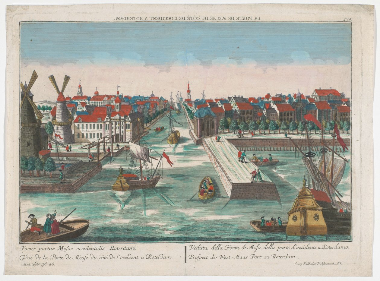 Vue des nouvelles portes principales de l