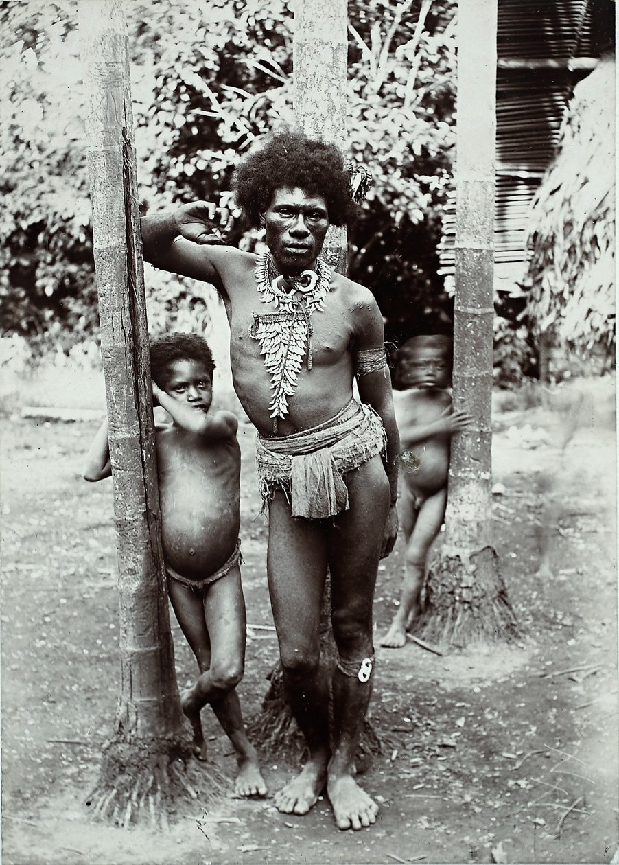 Homme et deux enfants, Papouasie-Nouvelle-Guinée, 1899 - George Brown