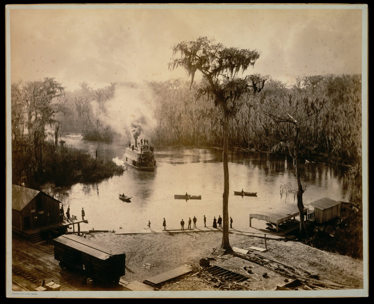 [Bateau à roues arrière arrivant à Silver Springs, Floride, après une navigation nocturne en remontant les rivières St. Johns, Oklawaha et Silver] - George Barker