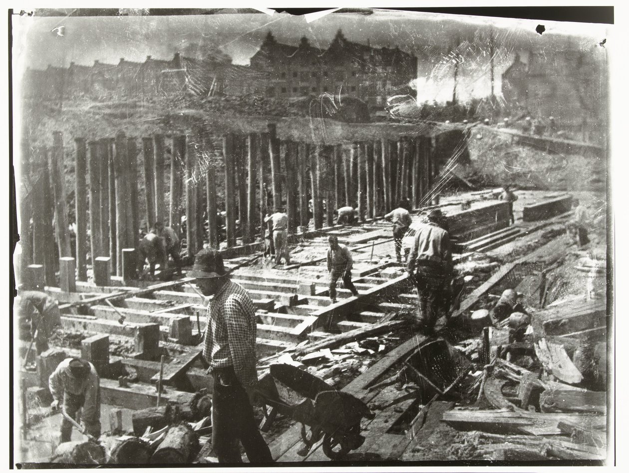 Ouvriers au travail dans une tranchée de construction à la Van Diemenstraat à Amsterdam - George Hendrik Breitner