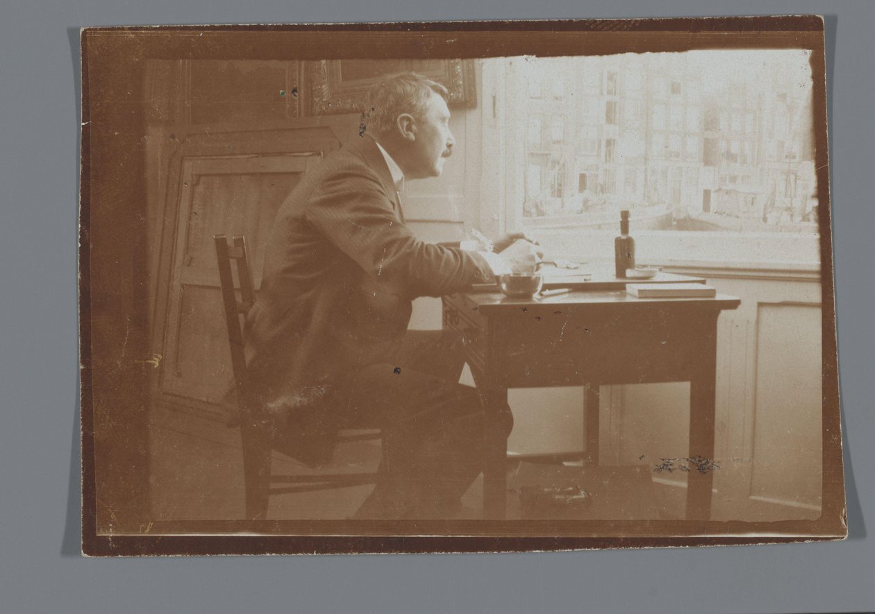 Willem Witsen assis à un bureau dans son bateau - George Hendrik Breitner