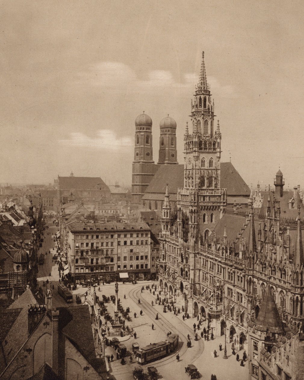Munich / Munich : Marienplatz avec le nouvel hôtel de ville (b/w photo) - German Photographer