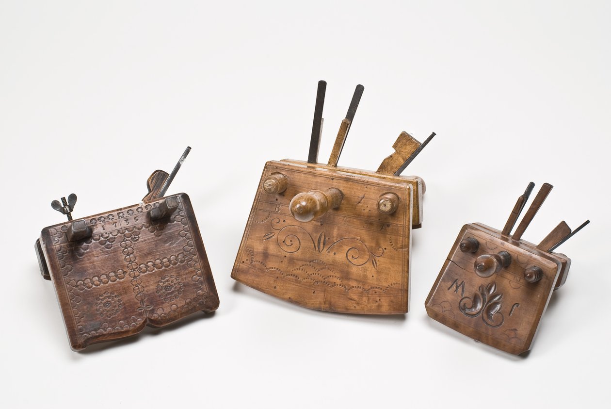 Rabot de tonnelier, daté 1735, 1842 et début à milieu du 19e siècle - German School