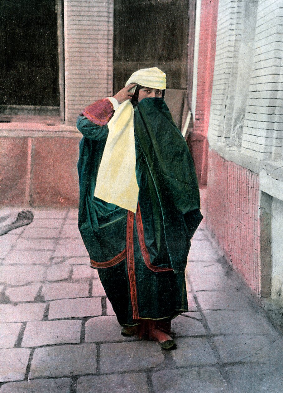 Femme persane en costume traditionnel - Gillot