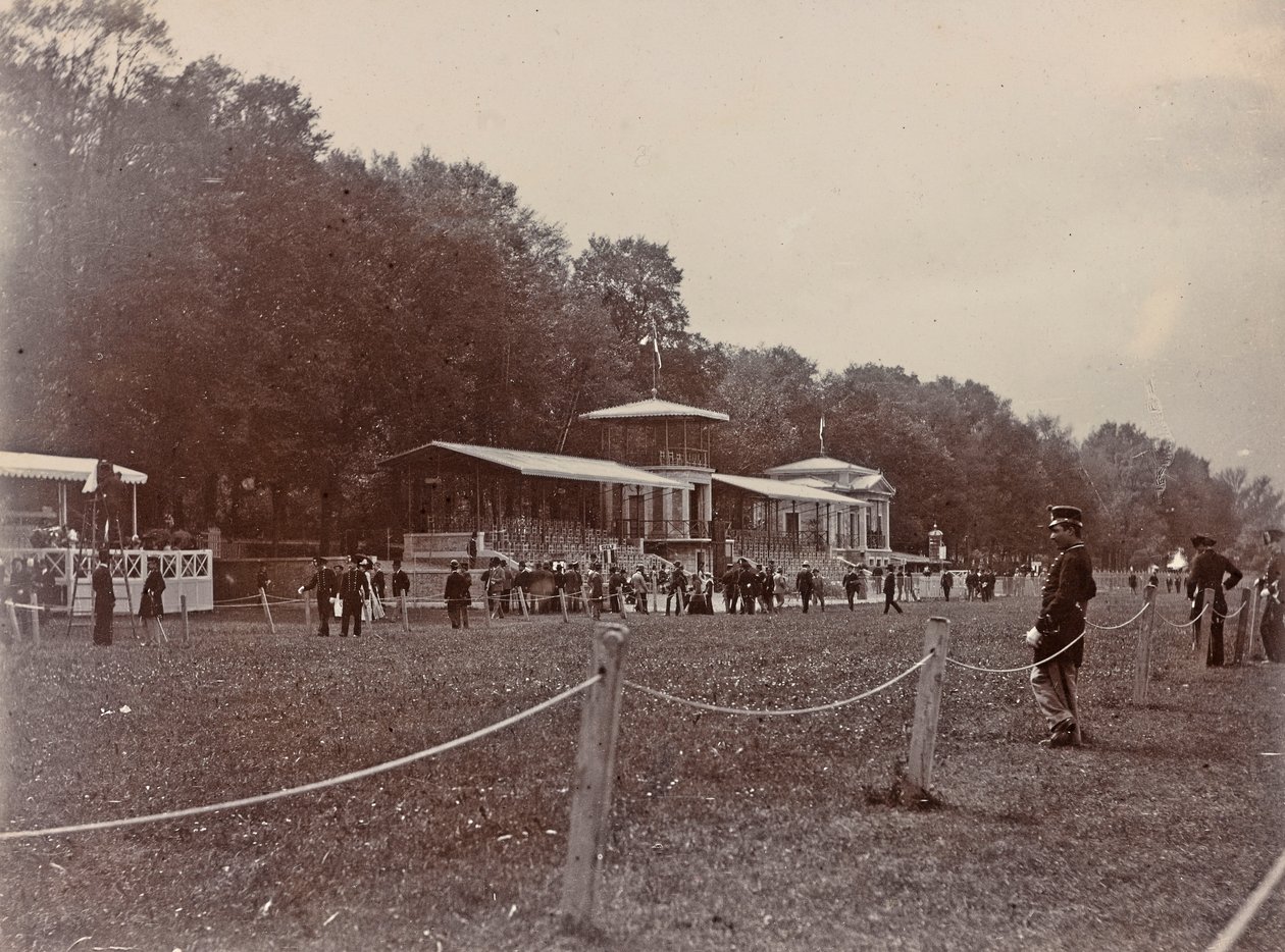 Policier sur un hippodrome pendant une course de chevaux - Giorgio Enrico (attr.to) Levi