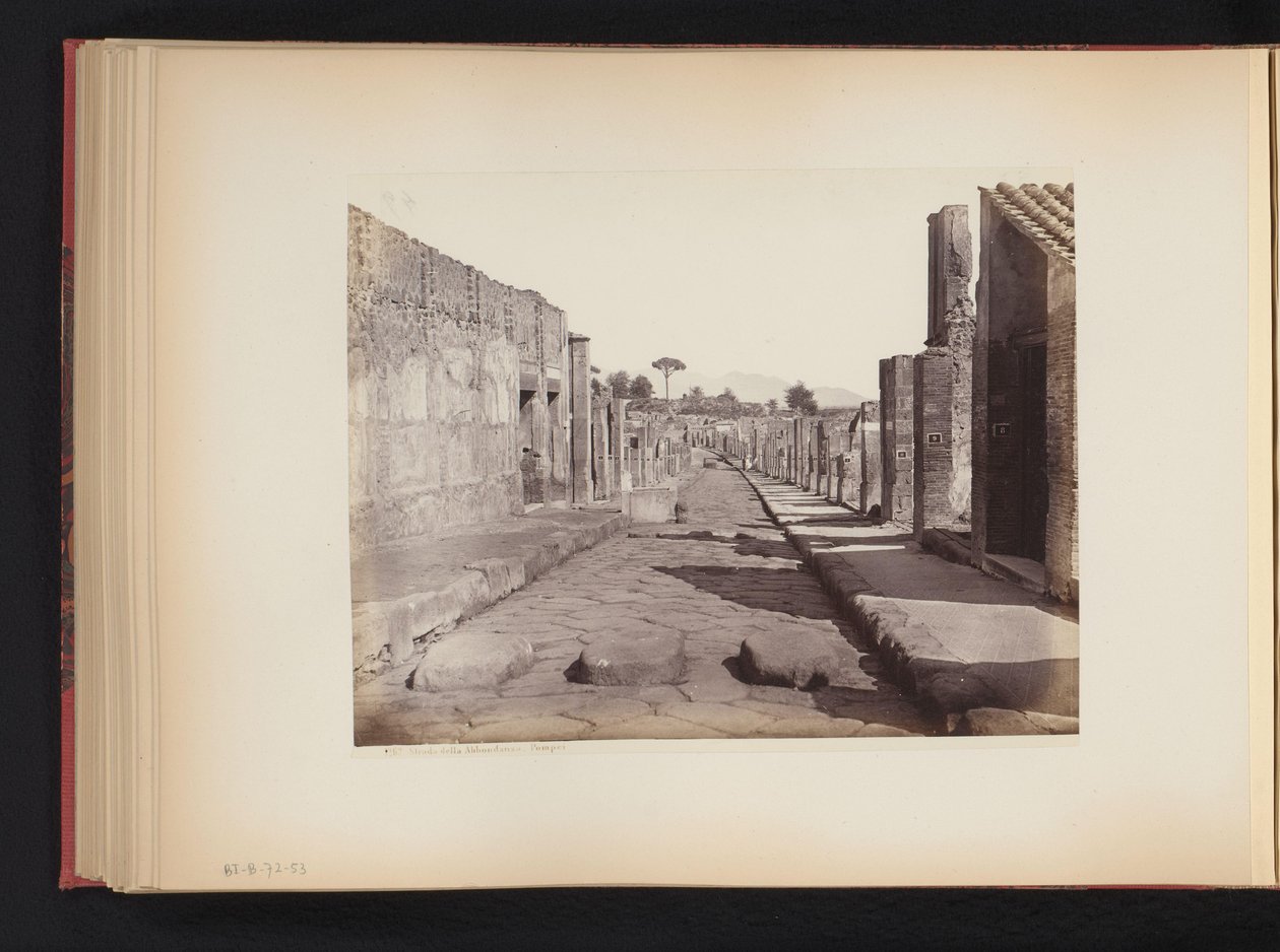 Vue de la Strada della Abbondanza à Pompéi, Italie - Giorgio Sommer (attributed to)
