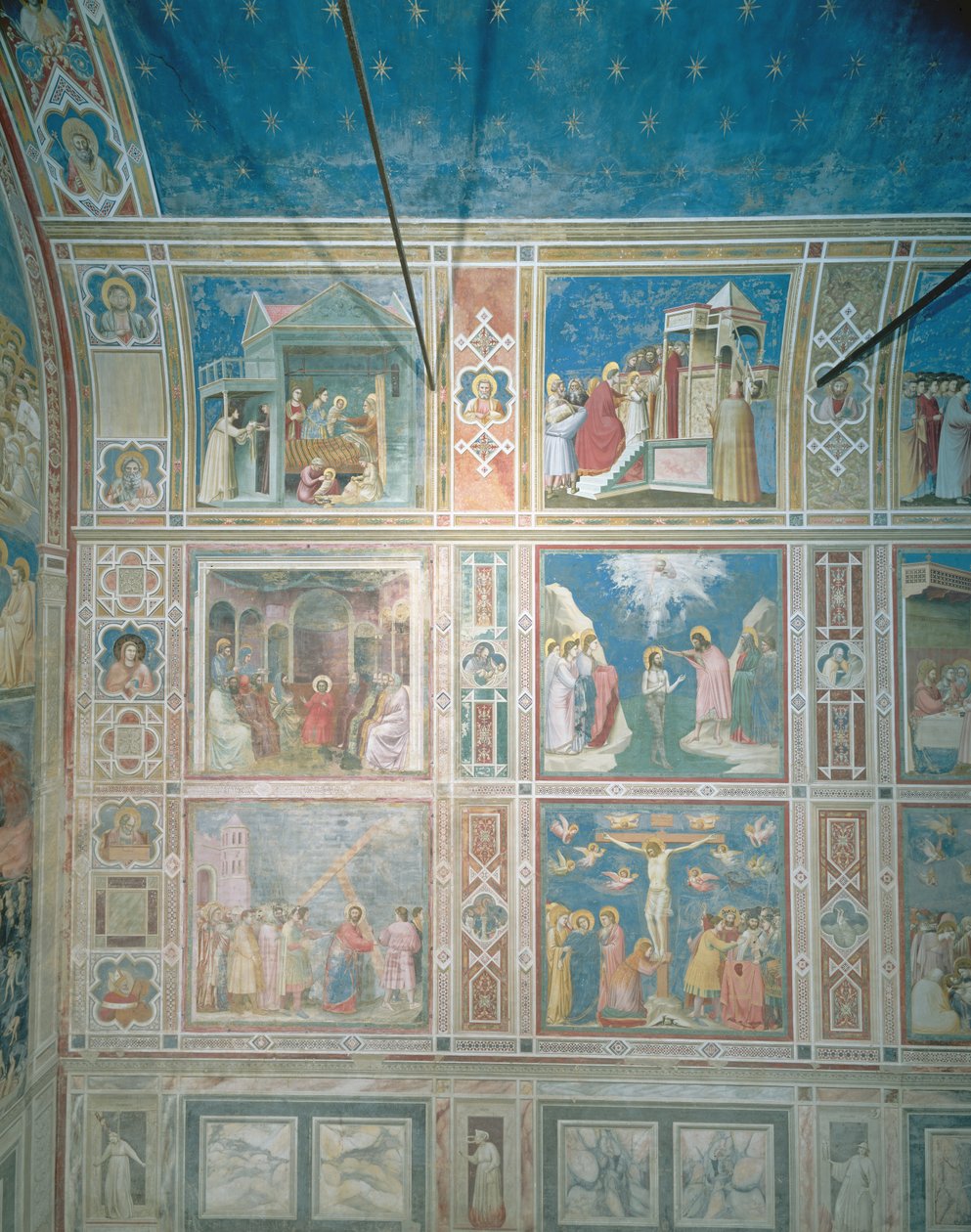Vue des fresques sur le mur gauche (après restauration) - Giotto di Bondone