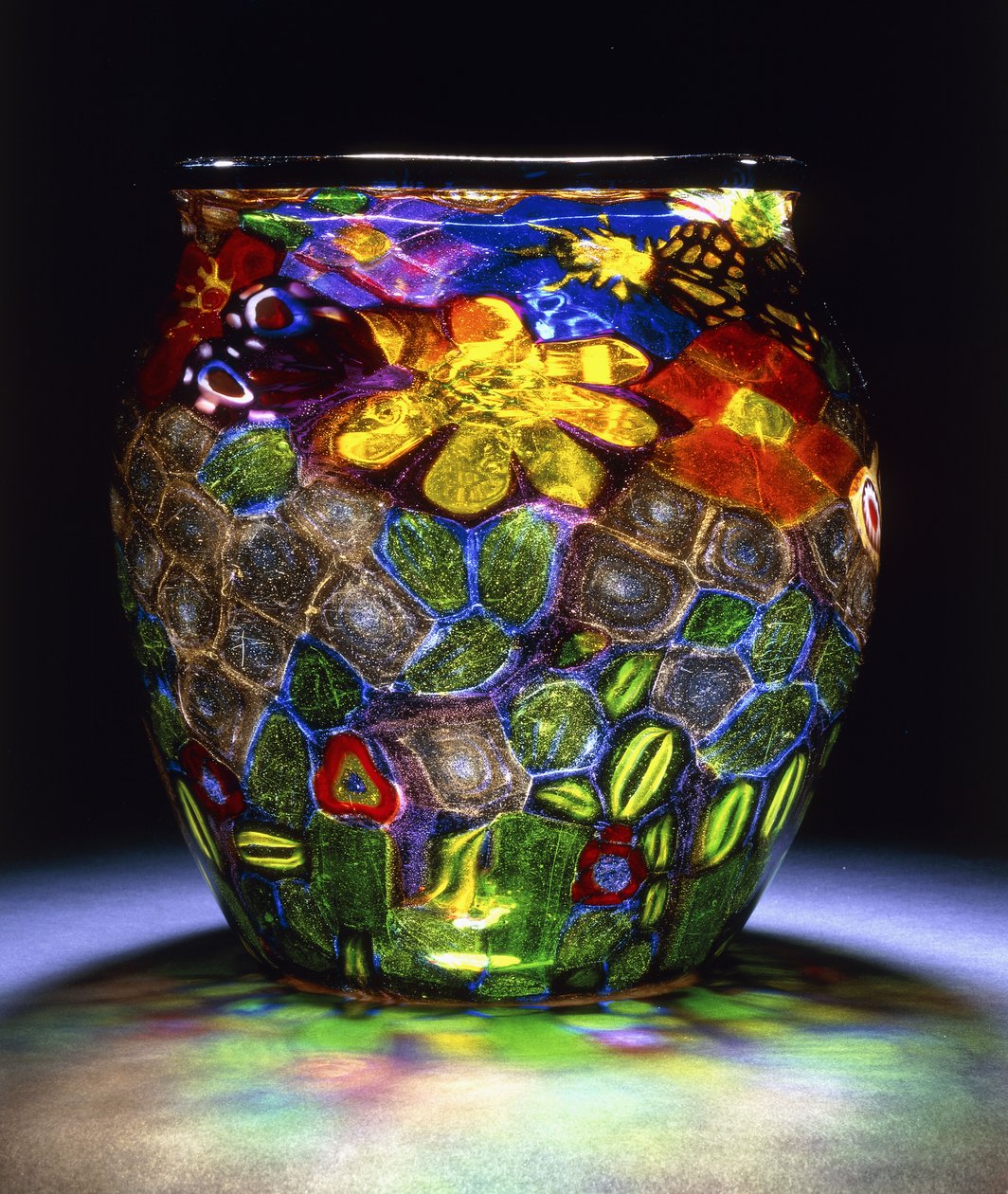 Un vase en verre murrhin, avec quatre papillons, fleurs et feuilles, c.1918 - Giuseppe Barovier