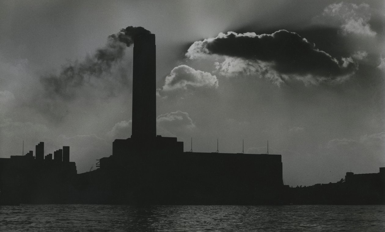 Centrale électrique au bord de la Tamise, Londres années 1950 - Godfrey Macdominic
