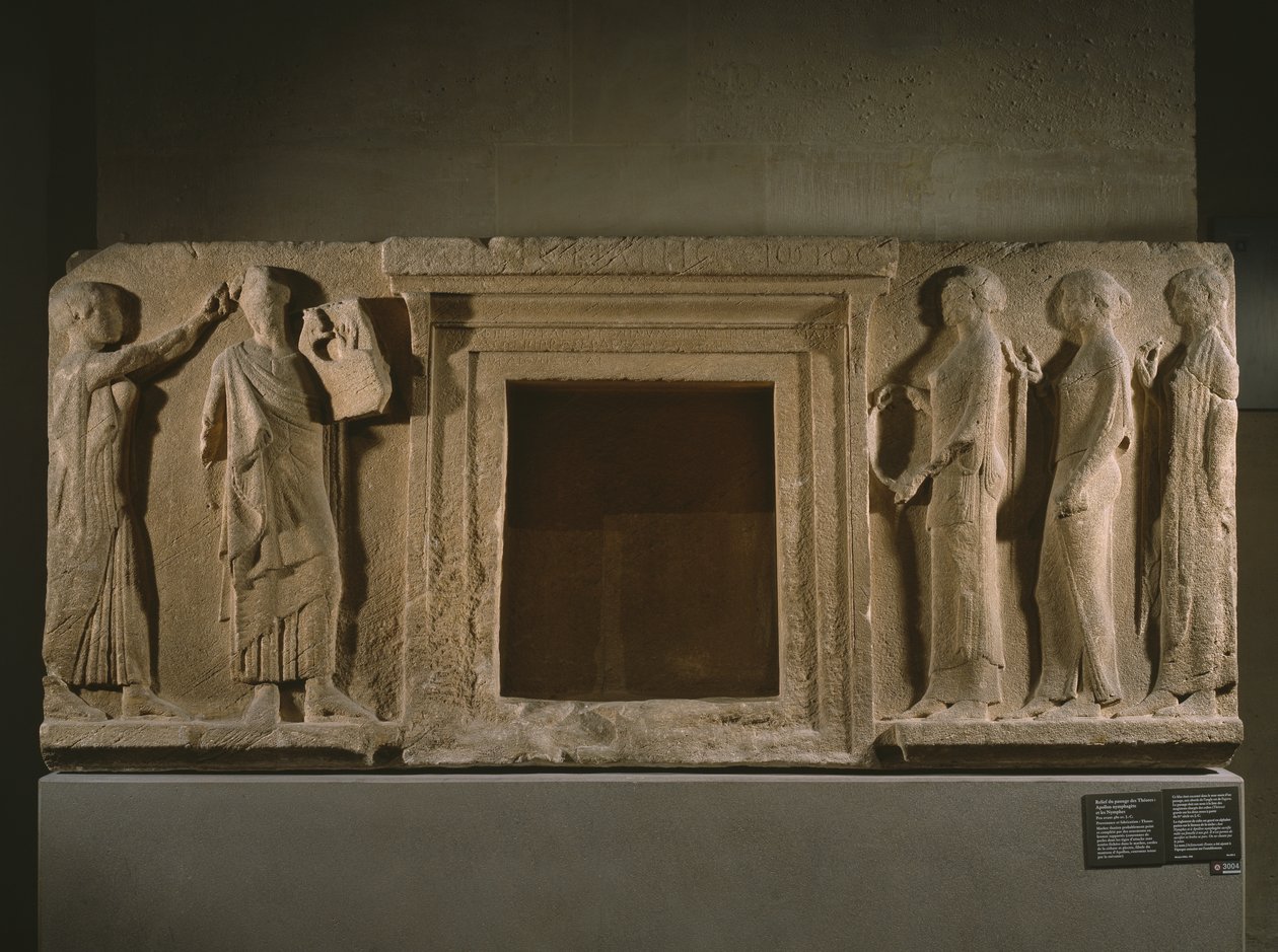 Apollon et les Nymphes, relief du Passage des Théores, de Thasos, avant 480 av. J.-C. (marbre) - Greek