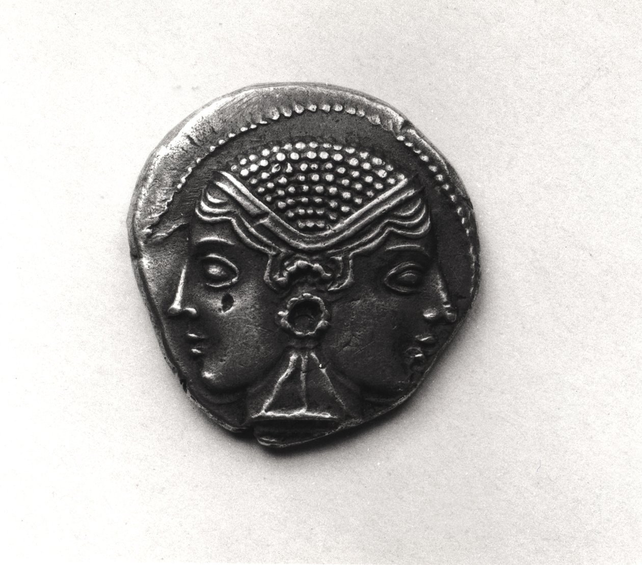 Pièce de monnaie de Lampsaque avec une tête janiforme - Greek