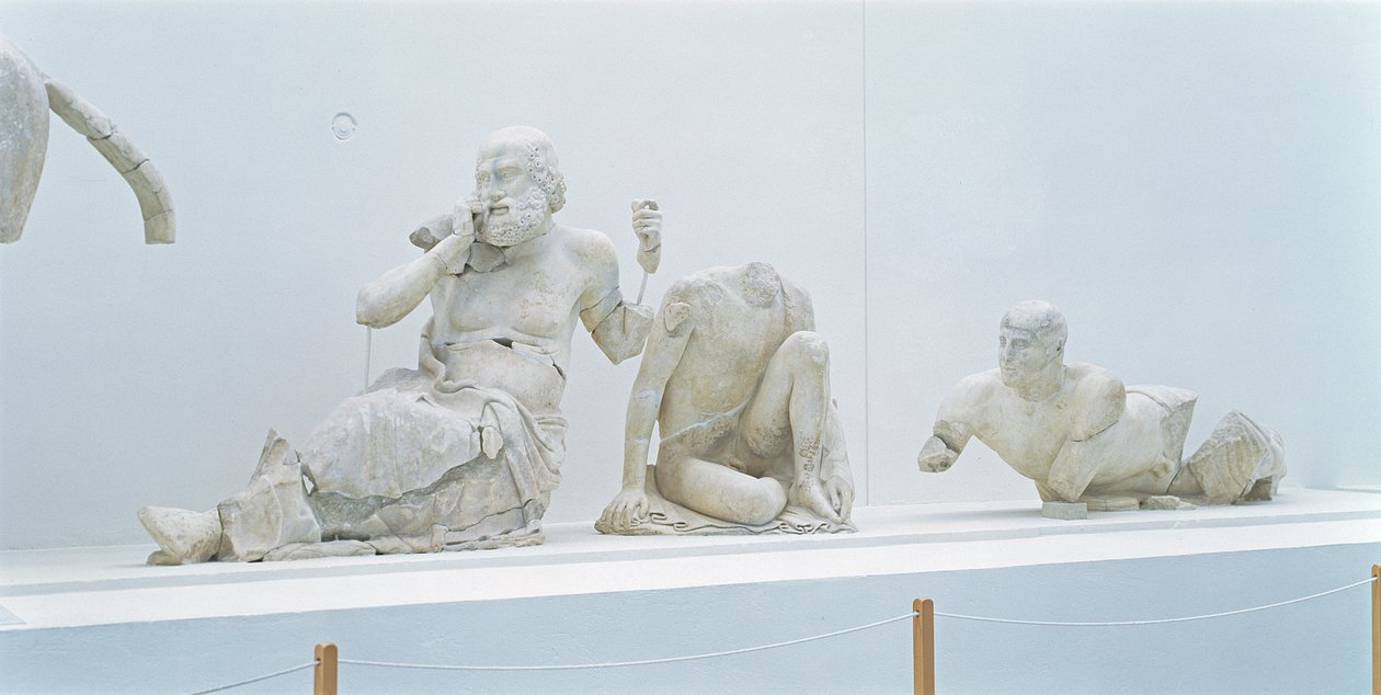 Figures autonomes du fronton est du Temple de Zeus - Greek