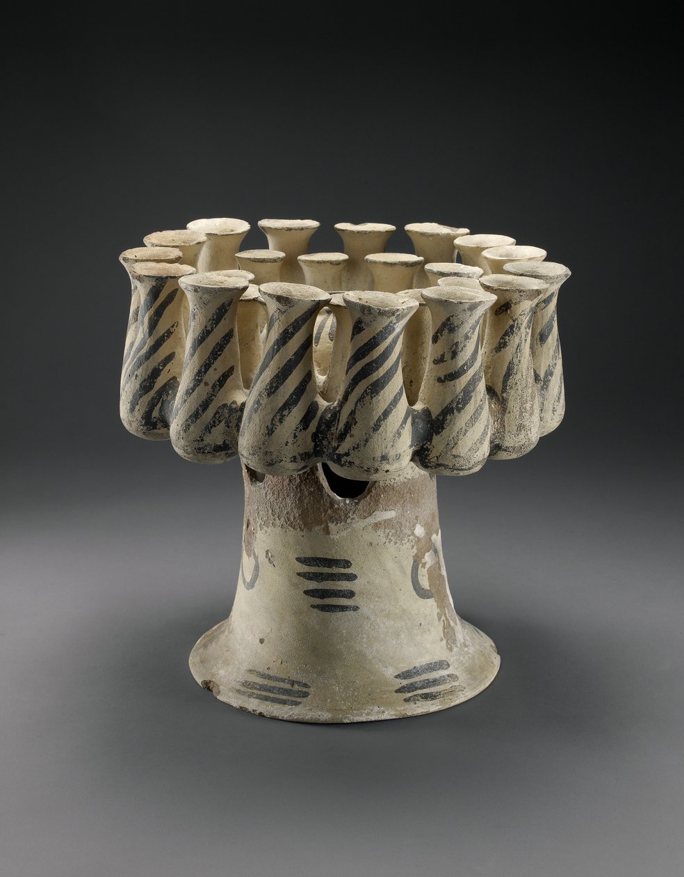 Kernos avec deux rangées de conteneurs et bol central, Période Cycladique Ancienne III (c.2300-2100 av. J.-C.) - Greek