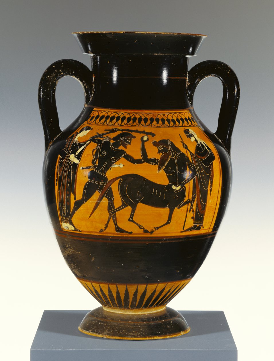 Amphore à figures noires attiques de type B avec Héraclès attaquant le centaure, 530-20 av. J.-C. (terre cuite) - Greek