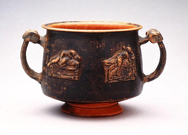 Kantharos avec relief, trouvé à Pergame, c.100 av. J.-C. - Greek