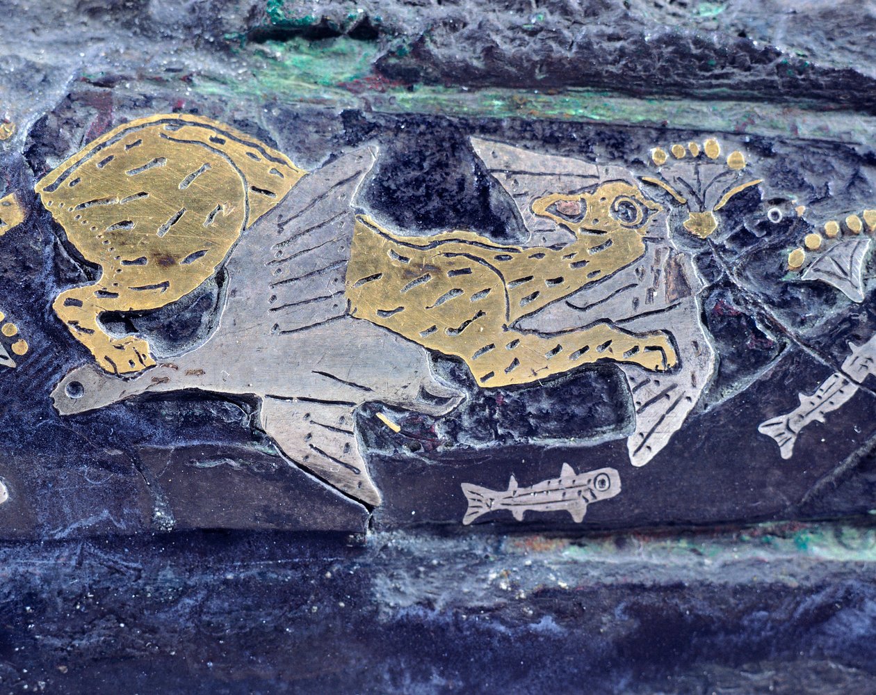 Dague gravée en or, argent, bronze et niello, de la Tombe IV du Cercle de Mycènes, Grèce, détail : félin chassant des oiseaux, art de l