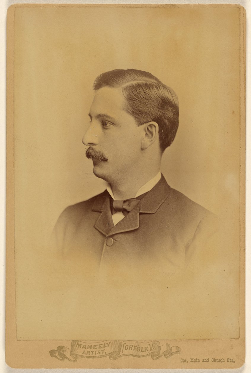 [Homme non identifié avec moustache, de profil] - Harry F. Maneeley