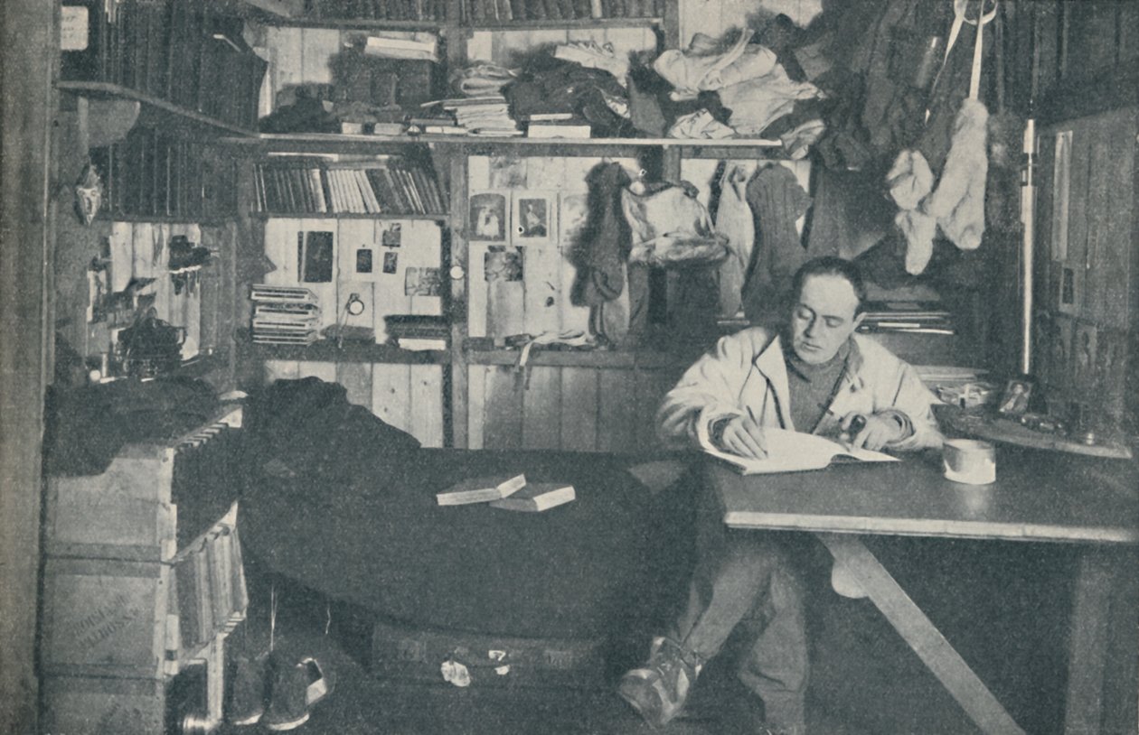 Le capitaine R. F. Scott, R.N., écrivant dans son journal, vers 1911, 1936 - Herbert Ponting