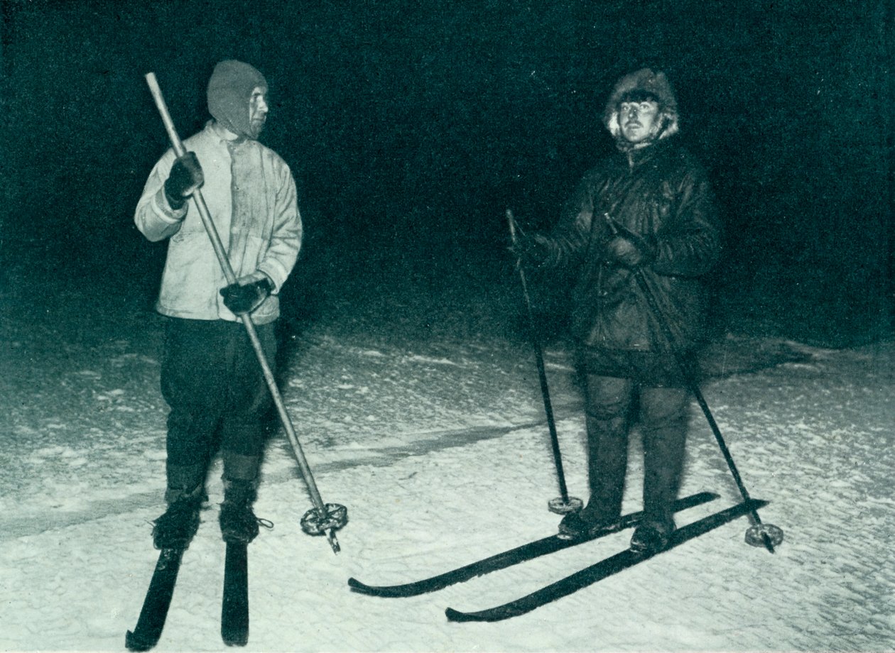 Oates et Meares skiant la nuit - Herbert Ponting