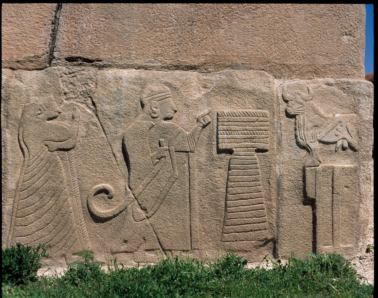 Vue de la base des reliefs de la Porte du Sphinx - Hittite Hittite