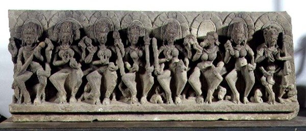 Linteau représentant Siva et les sept déesses mères, dynastie Gurjara-Pratihara, Allahabad - Indian School