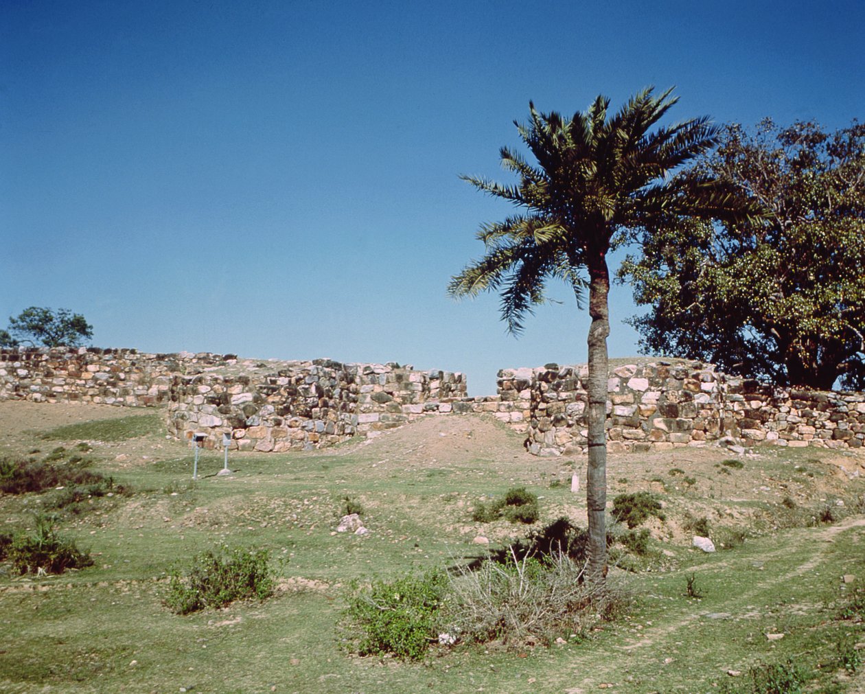 Le mur cyclopéen, Ve siècle av. J.-C. - Indian School