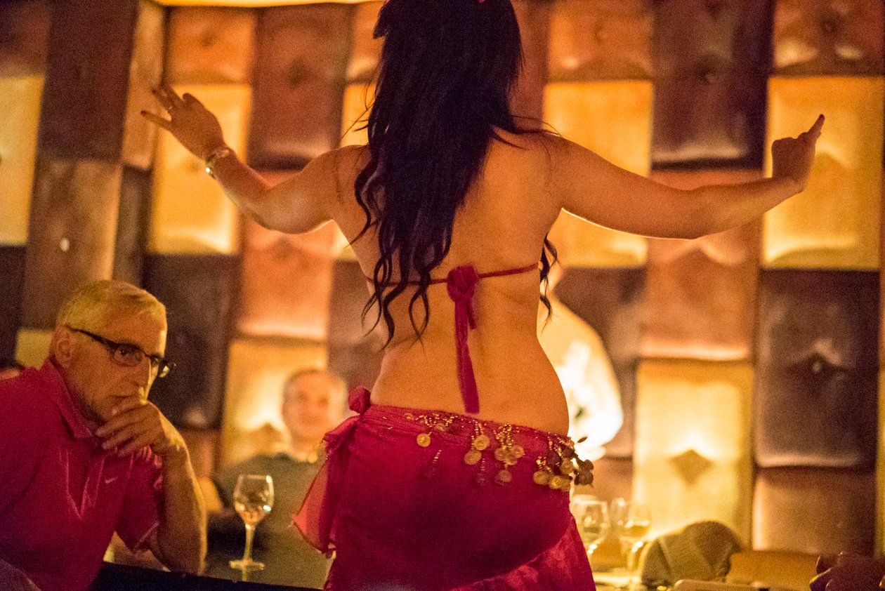Danseuses du ventre au restaurant Comptoir Darna à Marrakech, Maroc, 2014 (photo) - Ira Block