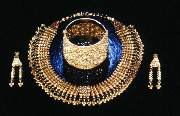 Collier, bracelet et boucles d