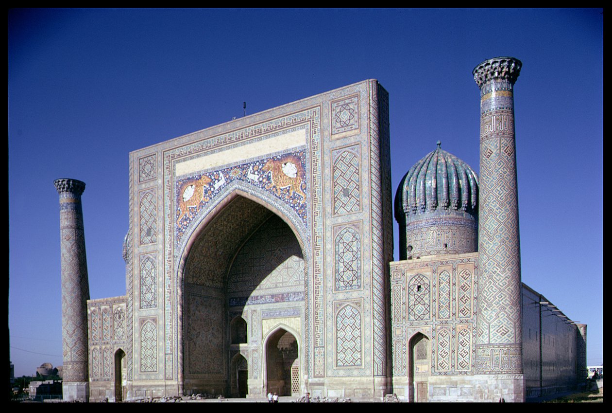 Façade de la madrasa Shirdar, période timouride, place Rigestan, vers 1619-35 - Islamic School