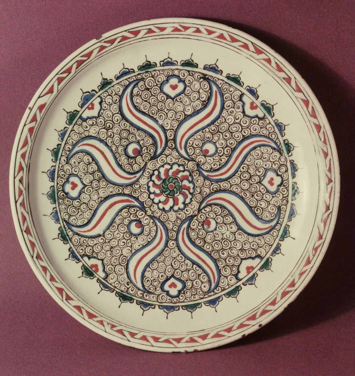 Assiette décorée d