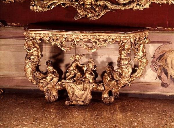 Table avec chérubins sculptés, style Rococo, vers 1730 - Italian School