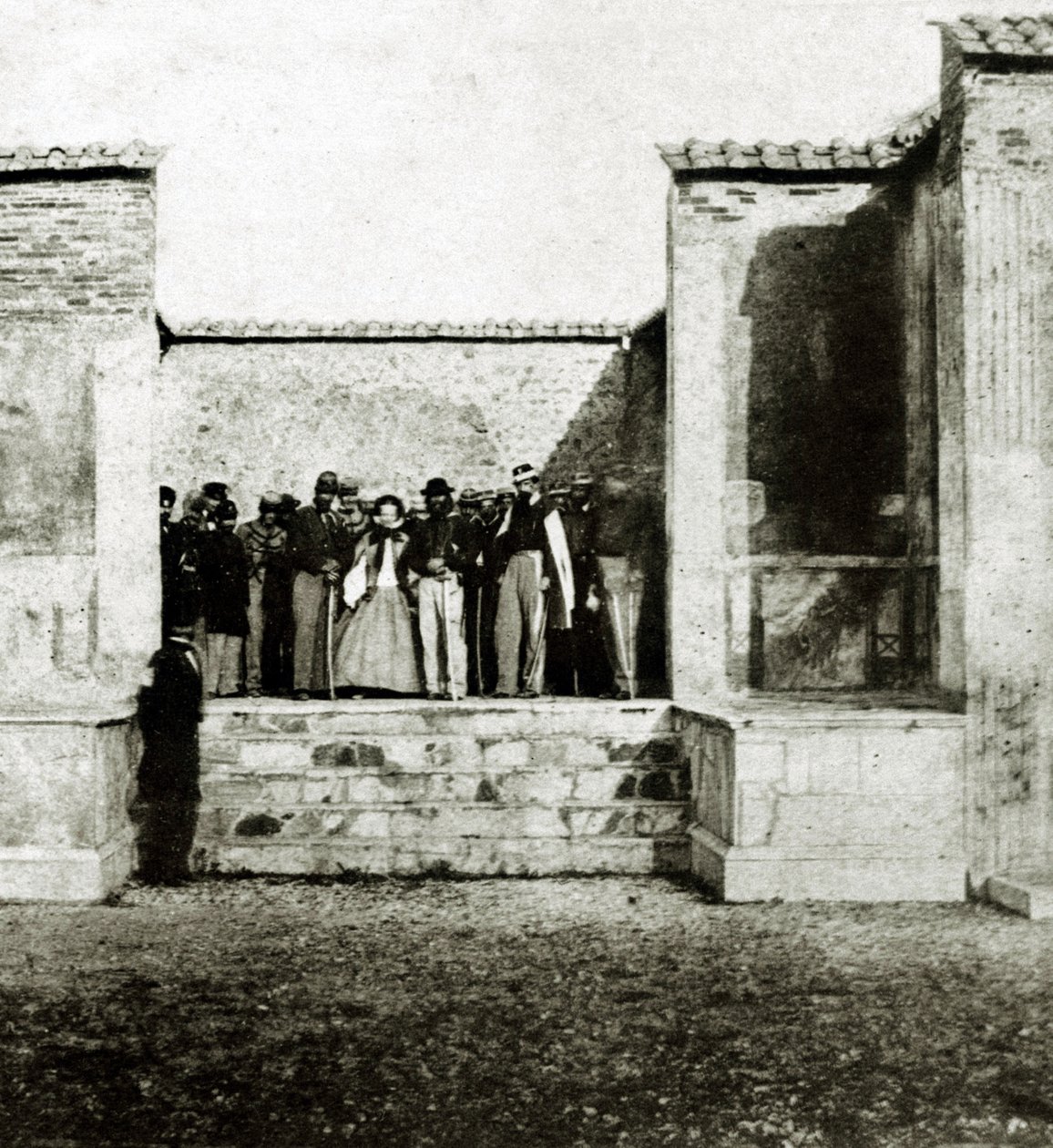 Giuseppe Garibaldi avec Giuseppe Fiorelli en visite à Pompéi - Italian Photographer