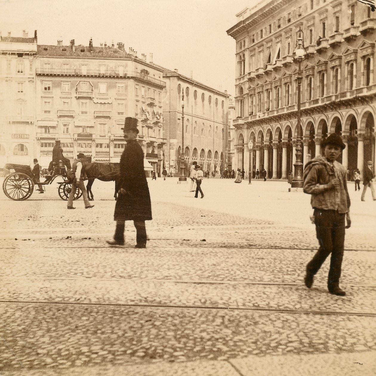 Vue de la Piazza del Duomo, Milan, 1873 - Italian Photographer