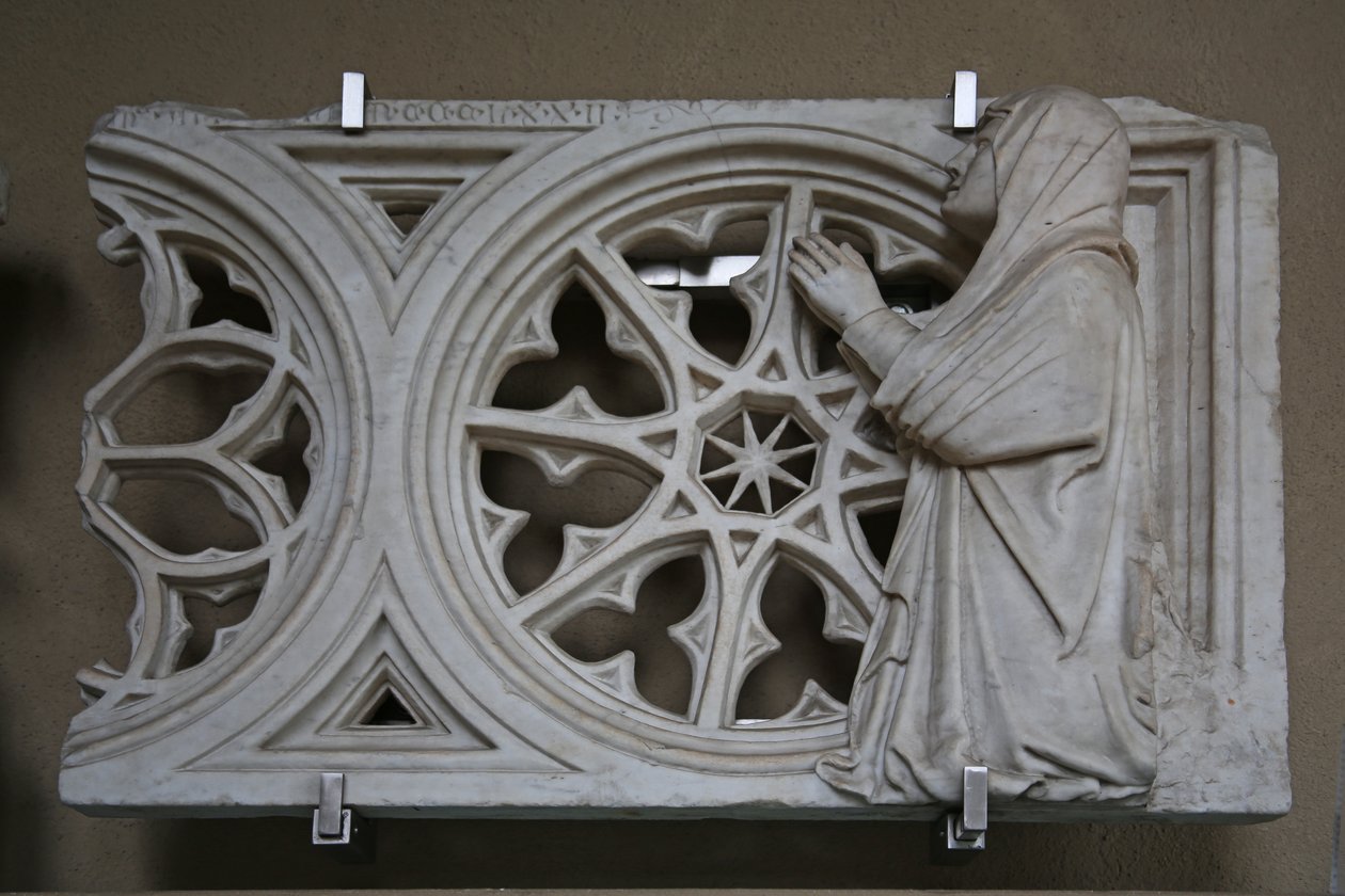 Rosace sculptée avec l