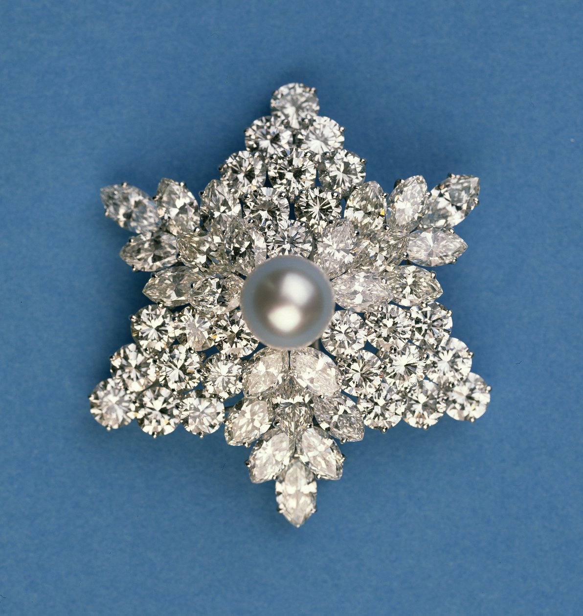 Broche flocon de neige en diamants circulaires et marquise par Bulgari - Italian School