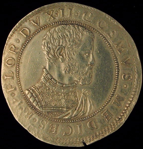 Assiette en or appartenant à Cosimo I de