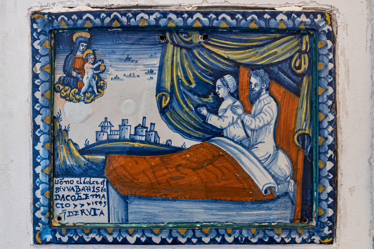 Madonna avec enfant et époux en prière, plaque ex-voto - Italian School