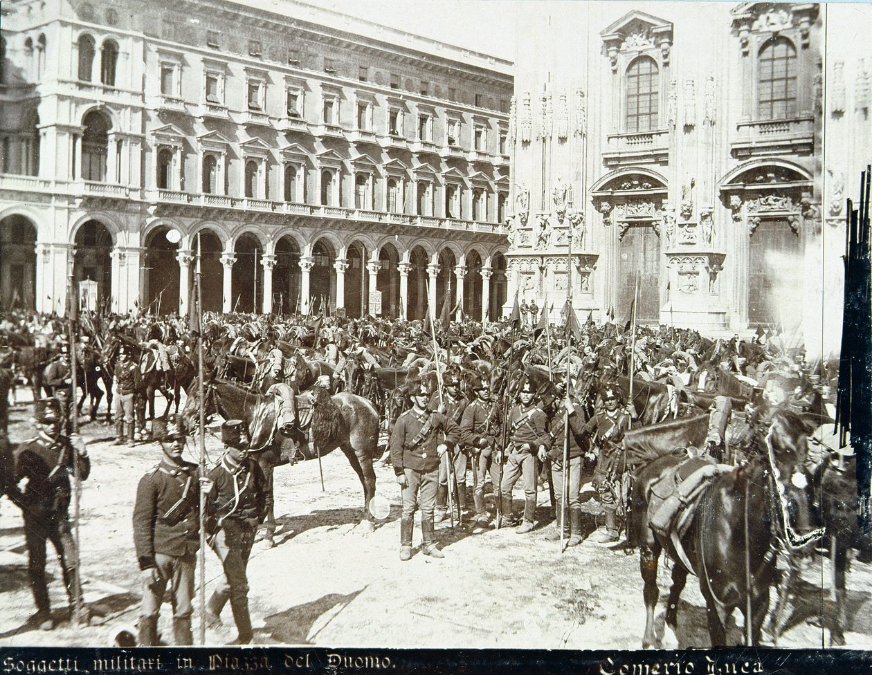 Soldats, sous le commandement du général Bava Beccaris, devant la cathédrale, lors des émeutes de Milan, 6-9 mai 1898 - Italian School