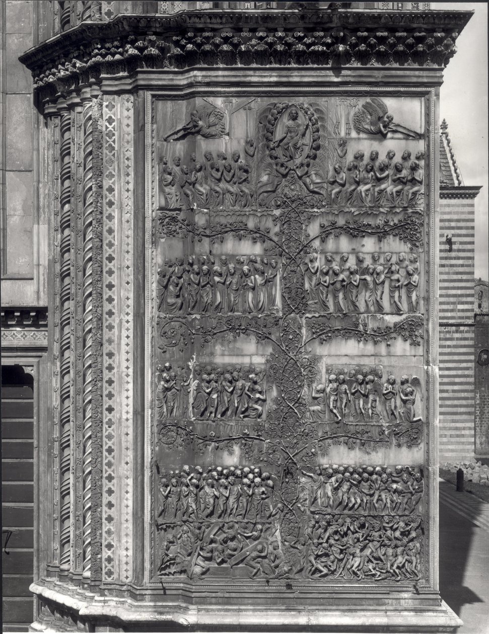 Scènes du Nouveau Testament, panneau en relief de la façade - Italian School Italian School