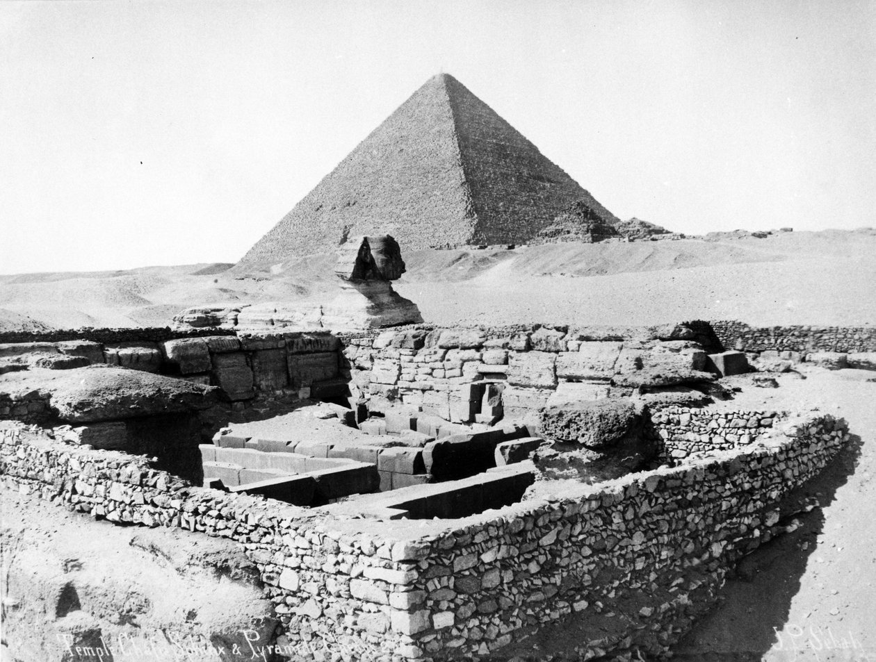 Le temple de la vallée de Khafra avec le Grand Sphinx et la pyramide de Khéops, c.1880 - J. Pascal Sebah
