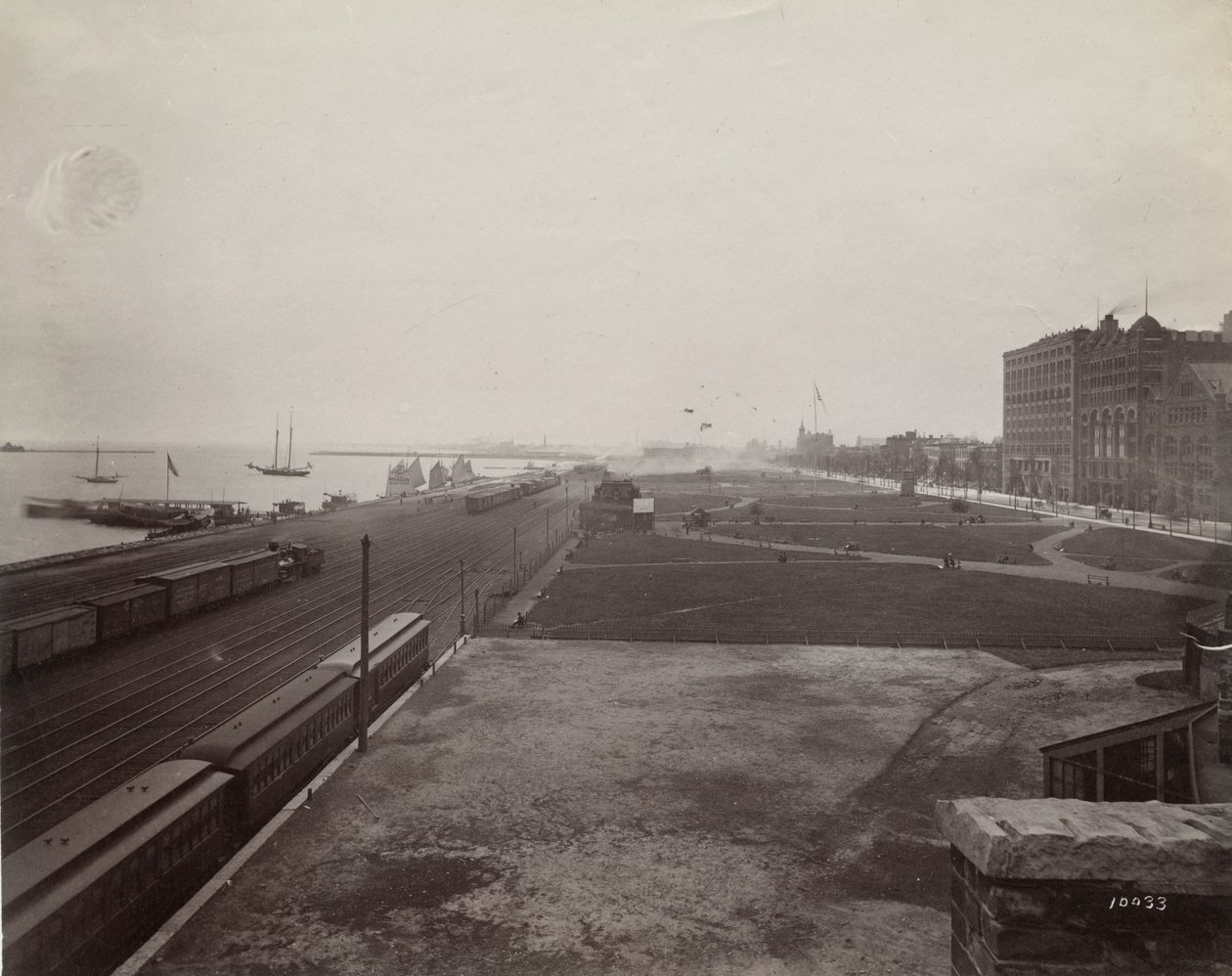 Vue sud de Michigan Avenue depuis le côté ouest des voies ferrées de l