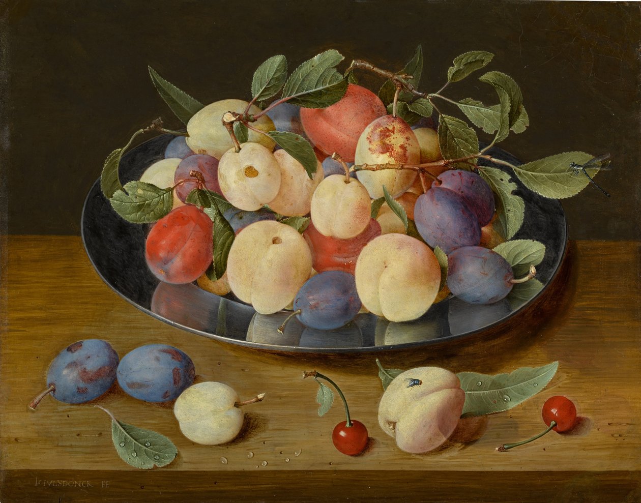 Nature morte de prunes et de pêches sur une assiette en étain, avec des prunes, une pêche et des cerises, le tout sur une table - Jacob van Hulsdonck
