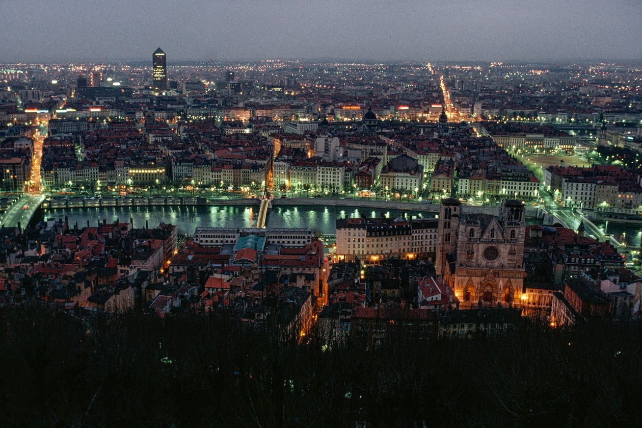 Vue de Lyon entre le Pont de la Feuillite et le Pont Bonaparte au crépuscule... - James L Stanfield