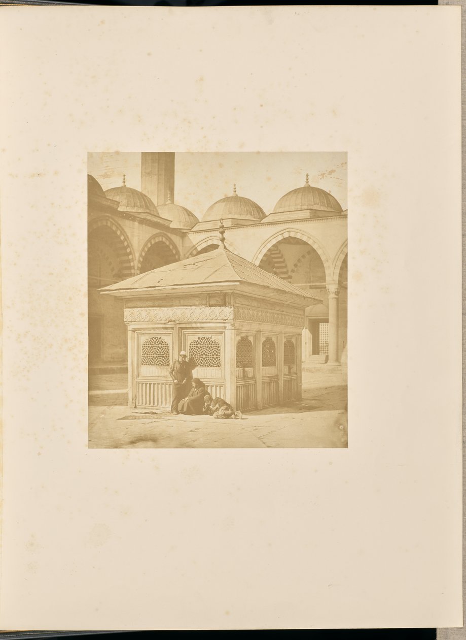 [Fontaine dans la cour de la mosquée Sülemaniye]. - James Robertson