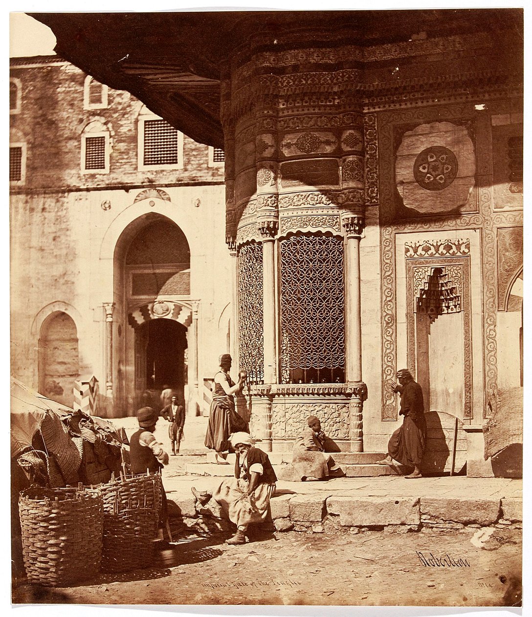 « La porte impériale du Sérail » [Istanbul. La fontaine d