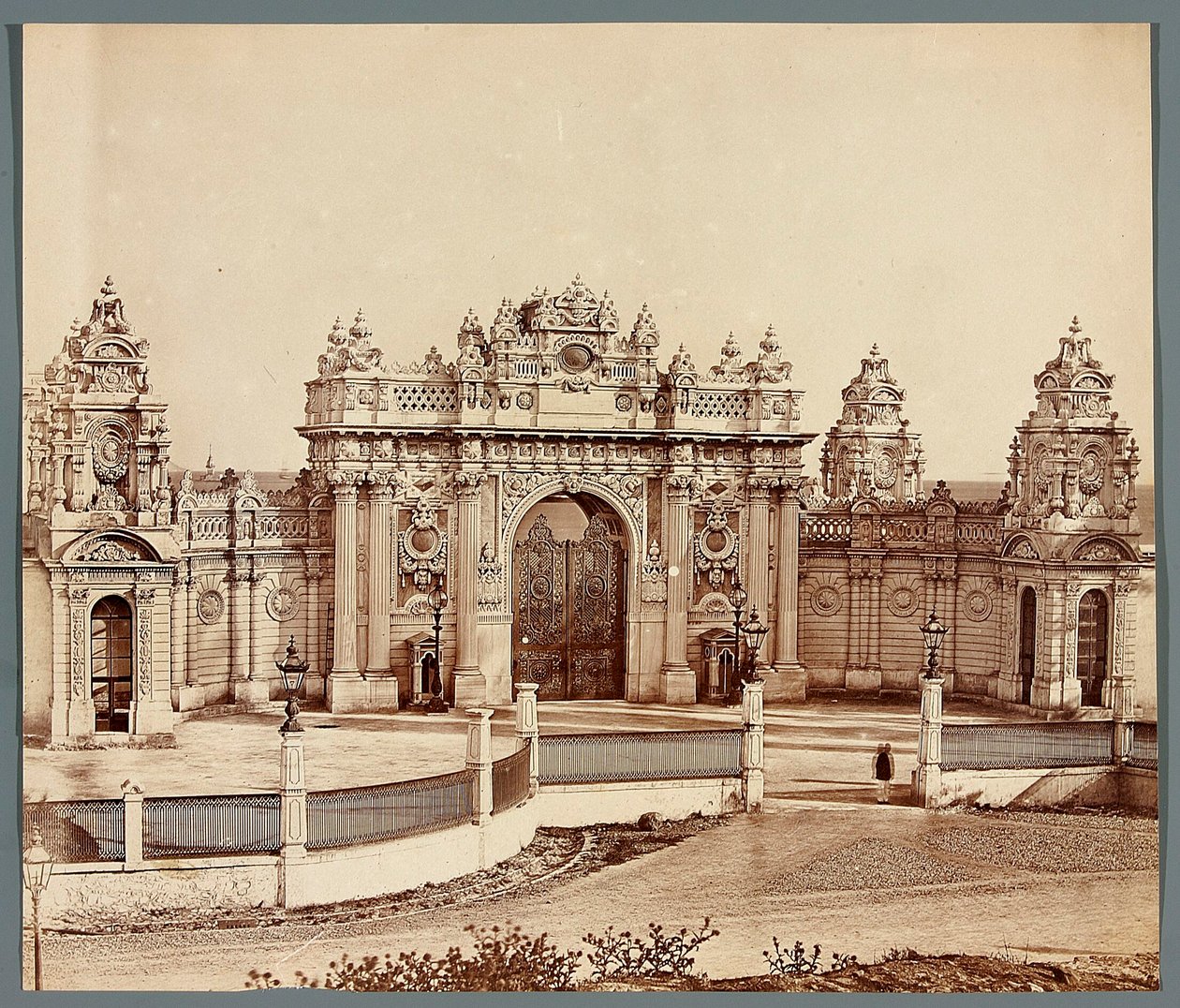 Istanbul. Palais de Dolmabahçe - porte - James Robertson