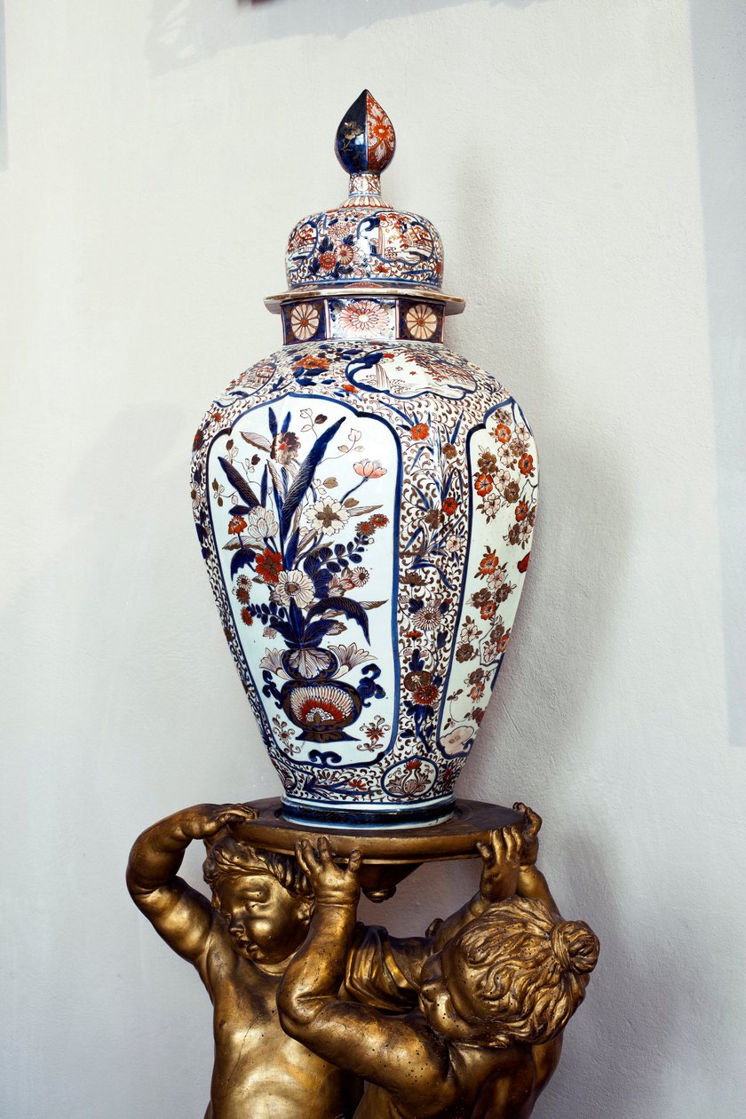 Grand vase japonais avec couvercle de la période Edo, époque Genroku. 1688-1703. Appartements de Maria Brignole-Sale De Ferrari, duchesse de Galliera (1811-1888), les meubles proviennent de l
